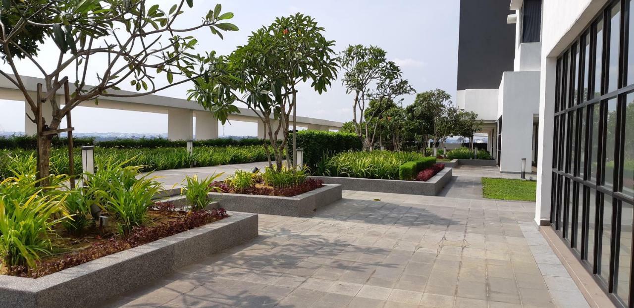 1tebrau Residences, N-24-01, Block B, 1 Tebrau Apartment *