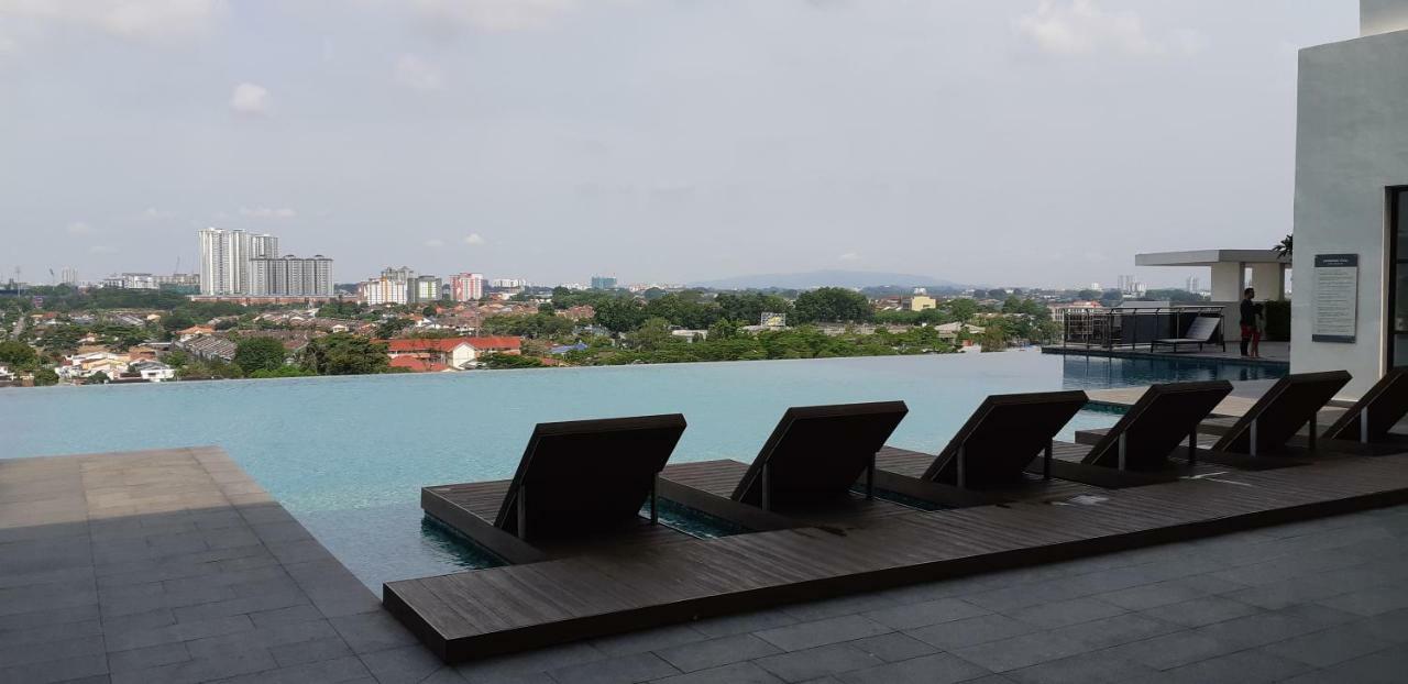 1tebrau Residences, N-24-01, Block B, 1 Tebrau Apartment *