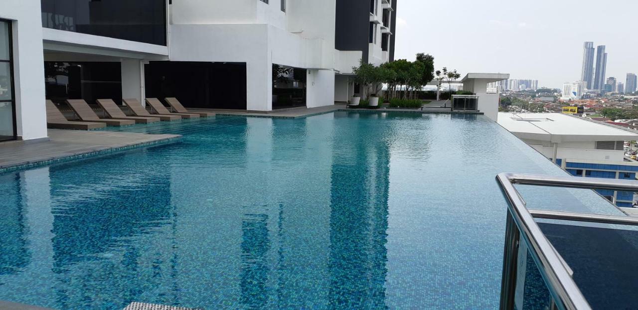 1tebrau Residences, N-24-01, Block B, 1 Tebrau Apartment *